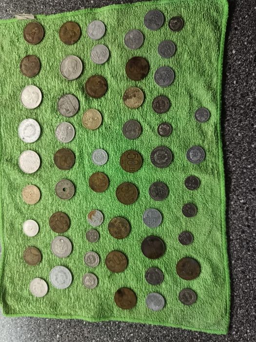 Vând monede vechi și bancnote