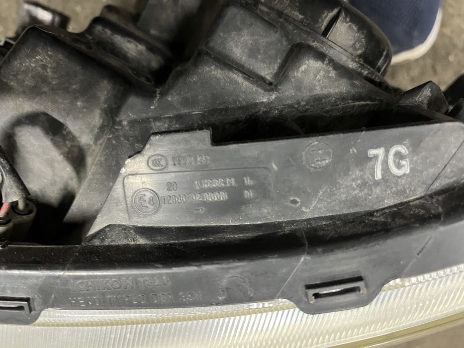 2 броя ляв фар Subaru Forester 3