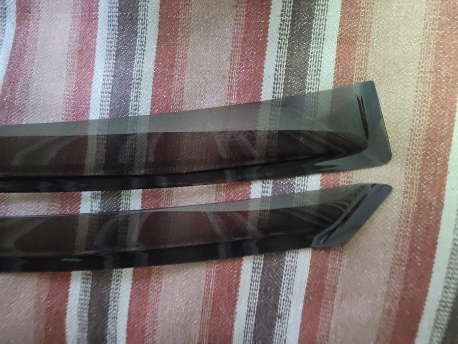 Ветровики 3 штуки, на Кио Рио 4го поколения в отличном состоянии торг