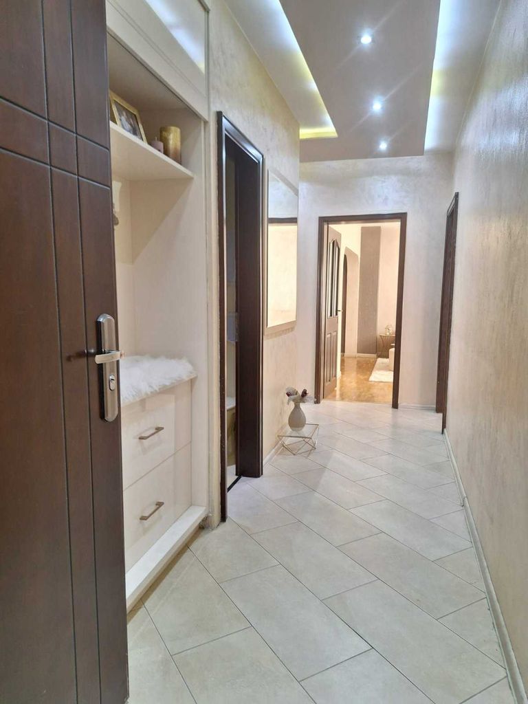 Продава се Тристаен апартамент в Пловдив, Гагарин - 102 кв.м за 1657 €/кв.м - Снимка #8
