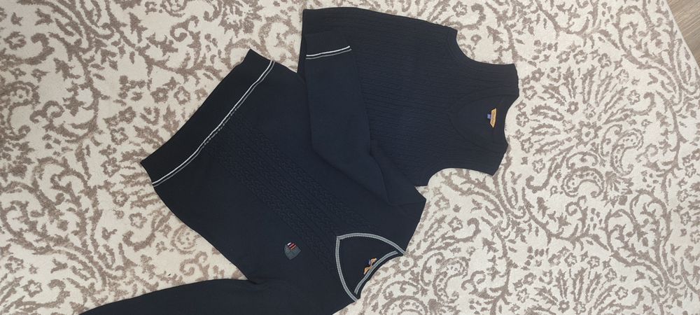 Кофты трикотаж. В школу 146см 3000