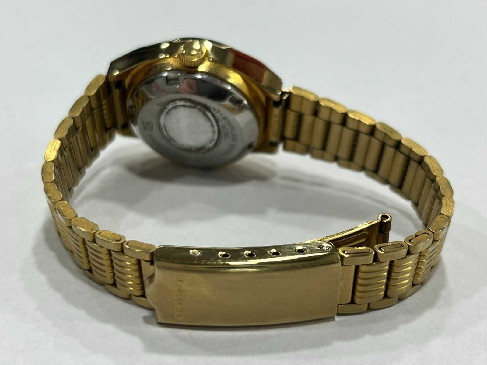 Продава се дамски часовник Orient 559WA7-00CA