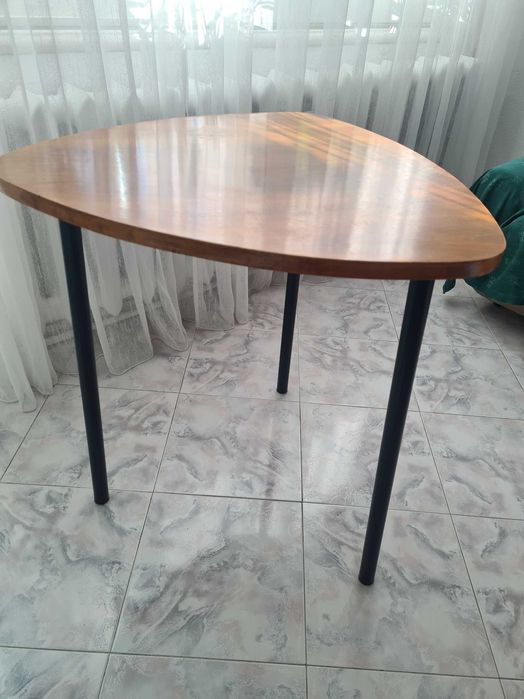 Маса за кафе и хранене