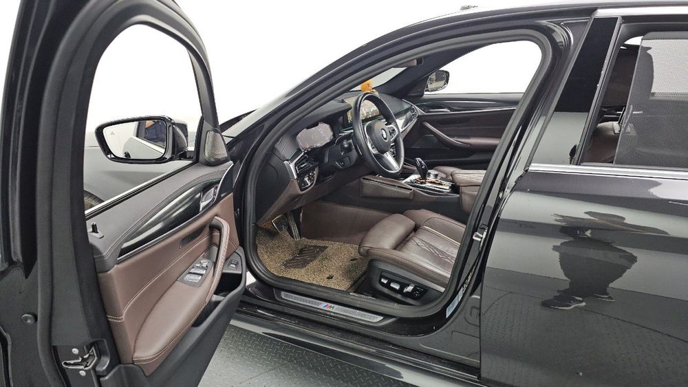 BMW 5-SERIES 530i xDRIVE M Sport