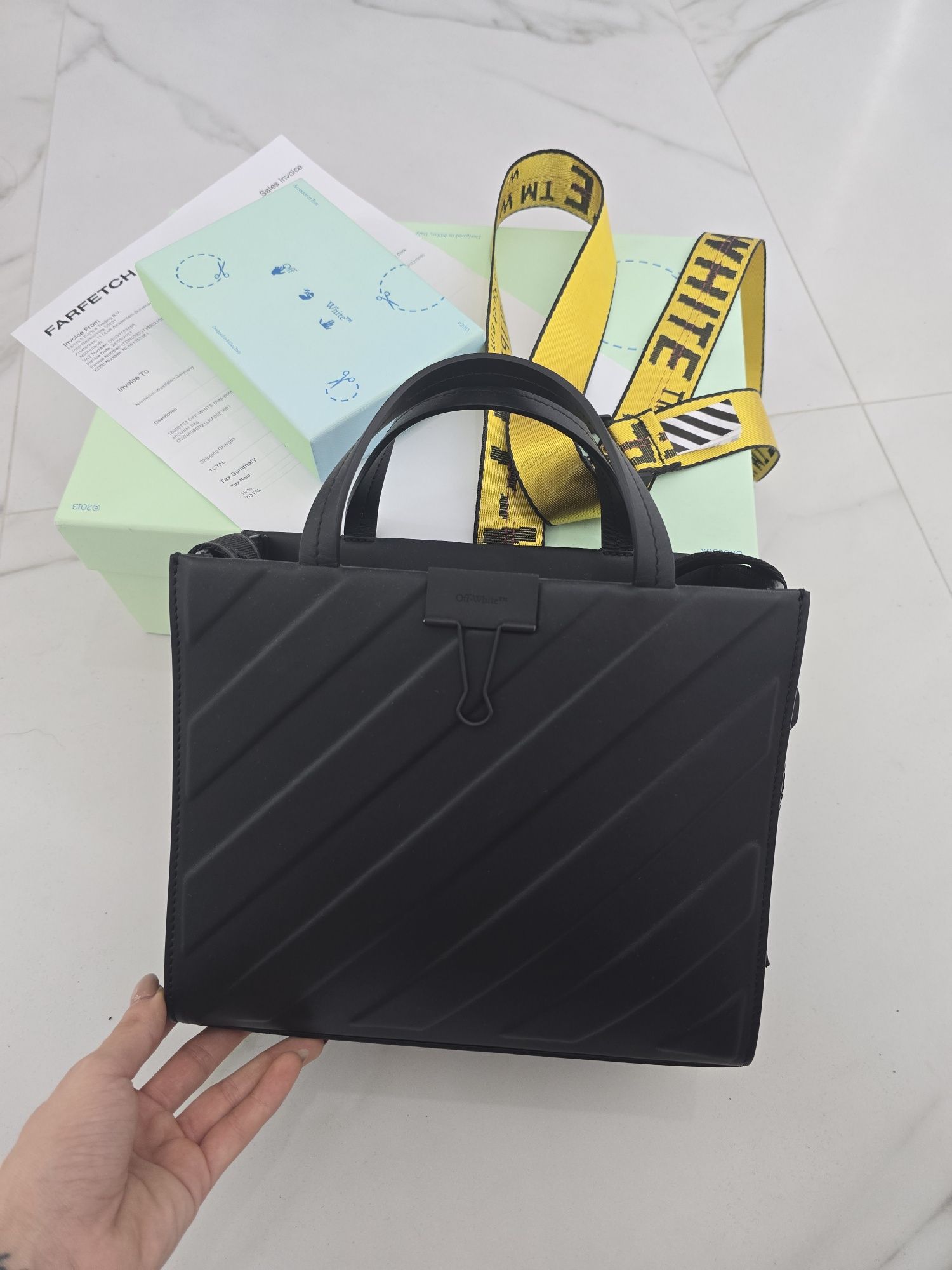 Две чанти off-white и колан