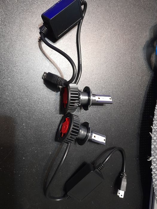 Секретни болтове и Лед крушки