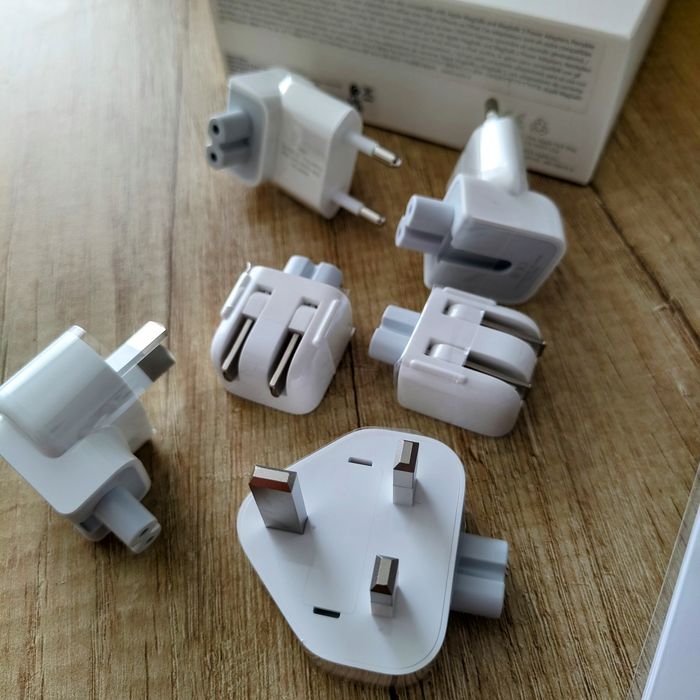Adaptor de prize Apple, per bucata - World Travel Adapter Kit
