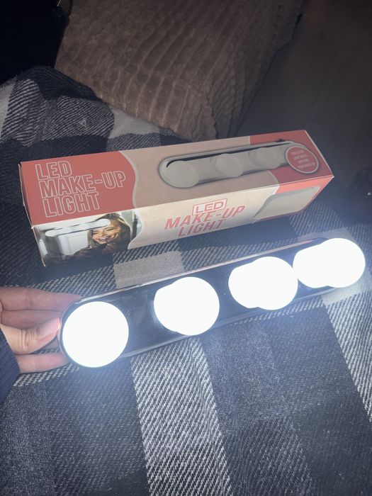 Lumină LED pentru machiaj – cu ventuze, portabilă