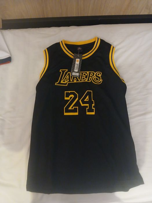 Tricou si pantaloni baschet