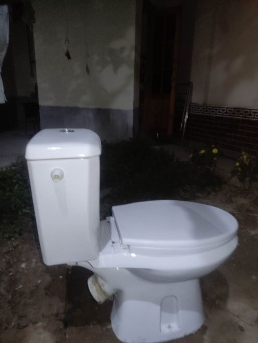 Unitaz bor 2 ta bittasi i bachogi yuq toza turibdi srochno sotiladi