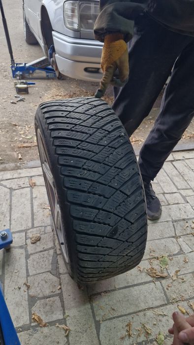 Продам комплект резины зимнюю R 17