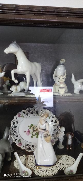Vând colecție diverse figurine din ceramică vechi.