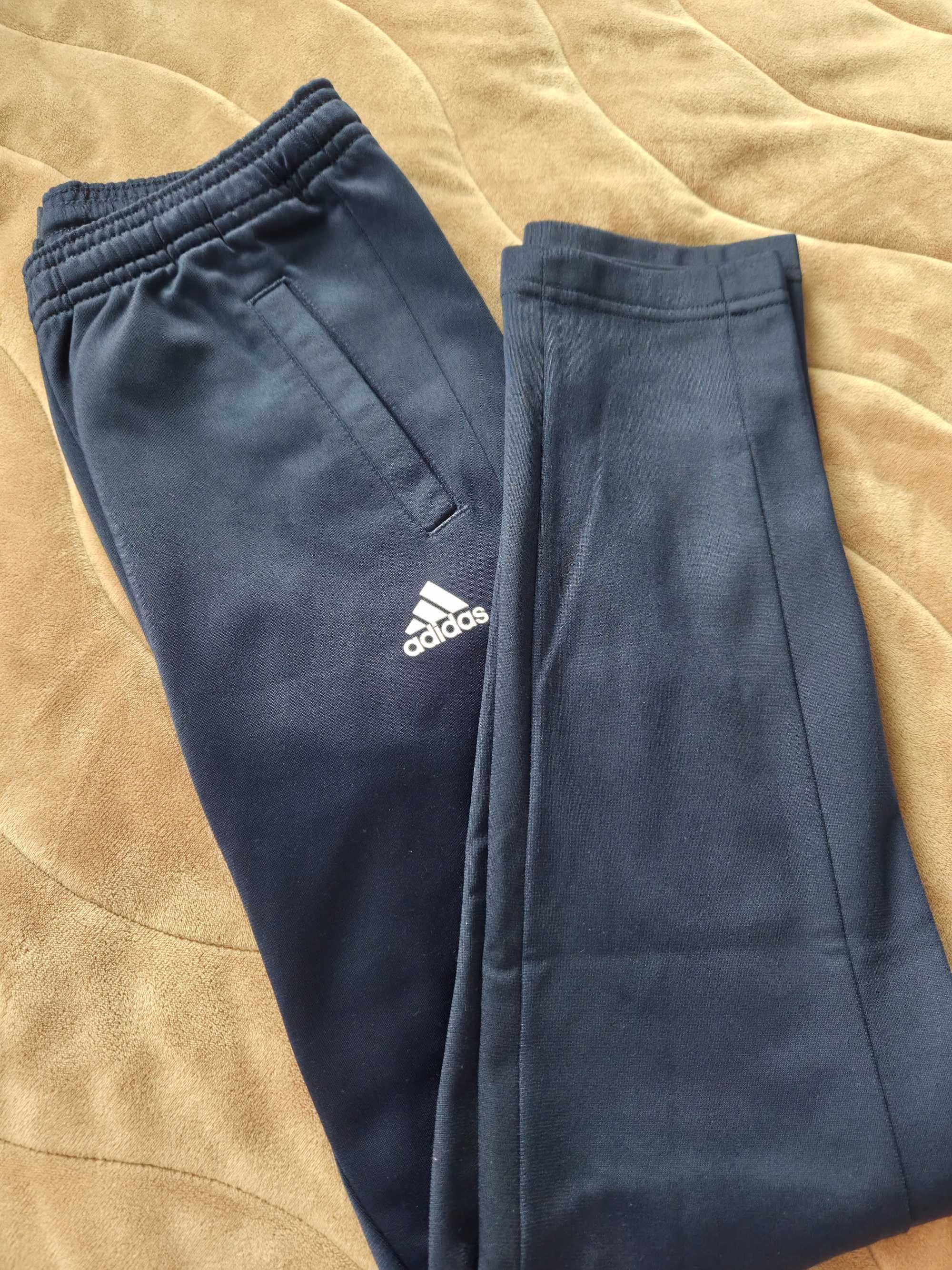 Оригинално тъмно синьо долнище Adidas
