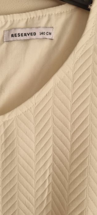 Бяла релефна рокля Reserved 140см.