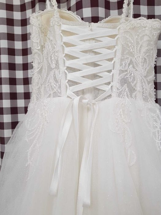 Rochie mireasa detalii simple