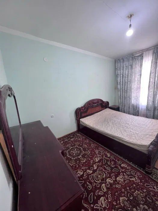 2/1/7 (1 этаж). Сергели 6а. Дом кирпичный, квартира 45 м², не торец.