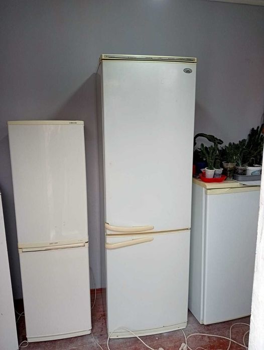 Продам холодильник большой Атлант  отлично работает  есть доставка