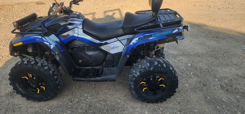 Vând can am 800max