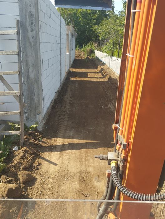 Minixcavator branșamente gaze, apă, curent electric, funda