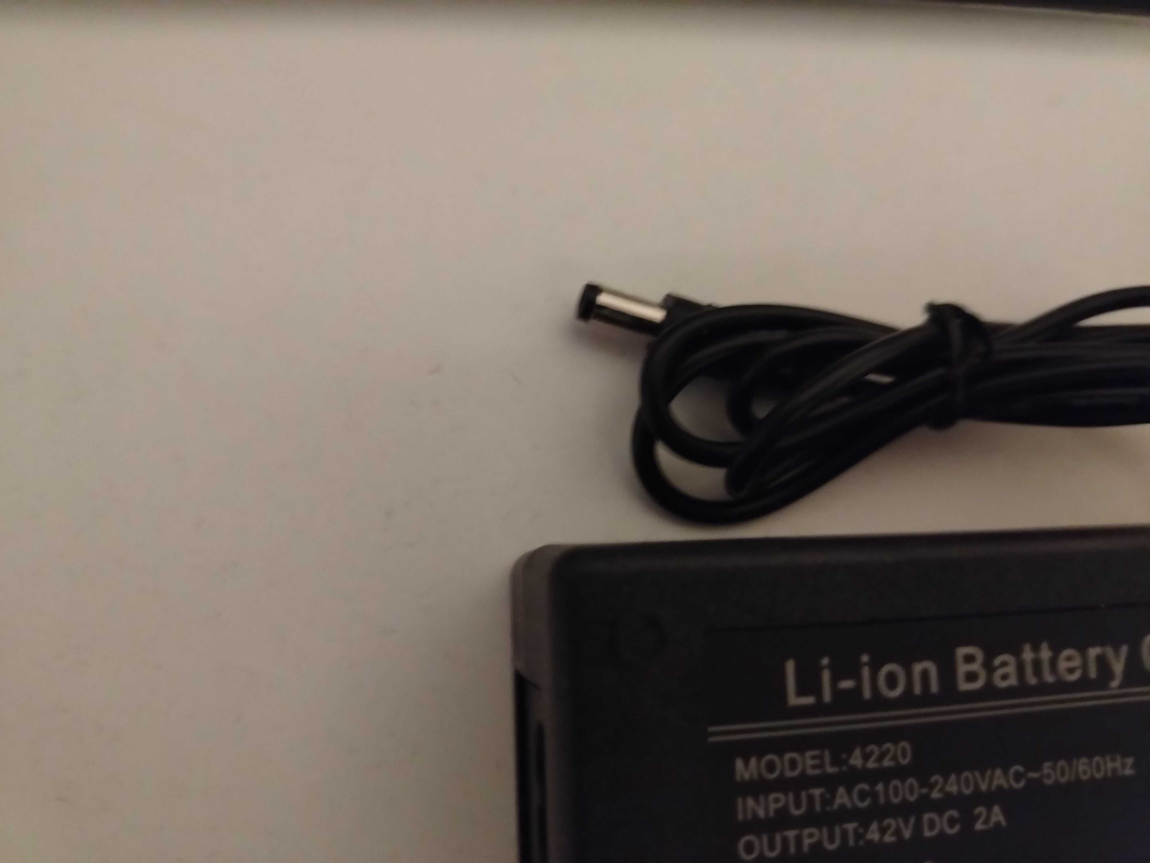 Încărcător litiu-ion 42v 2a