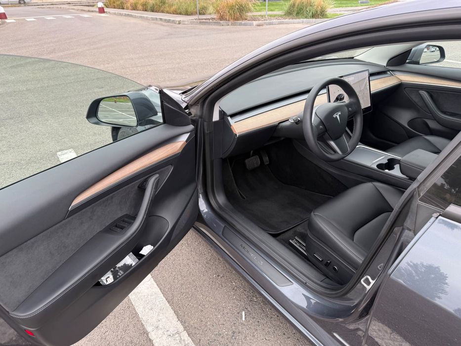 Tesla Model 3 - AWD LR Long Range
