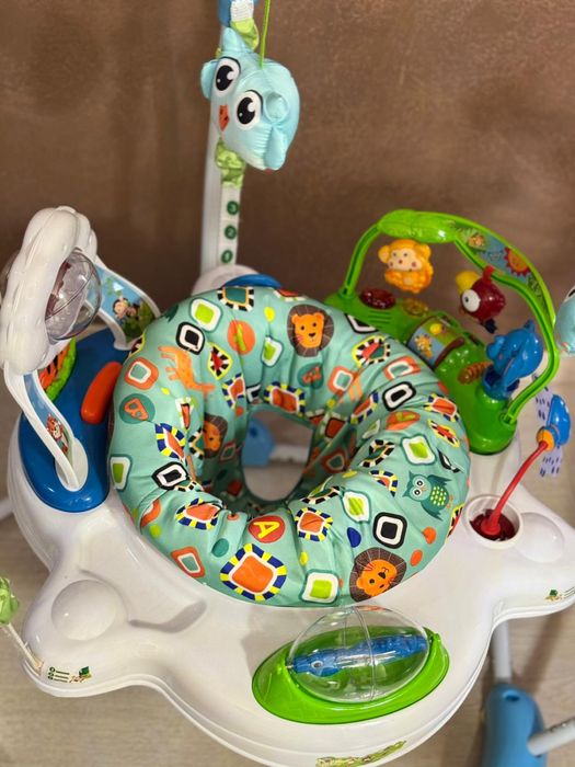 Saritor bebe Baby Jumper cu centru de activitati