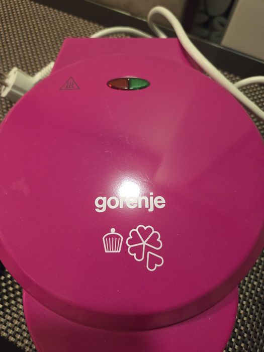 Гофретник Gorenje WCM702PW, 700W, Незалепващи плочи, Розов