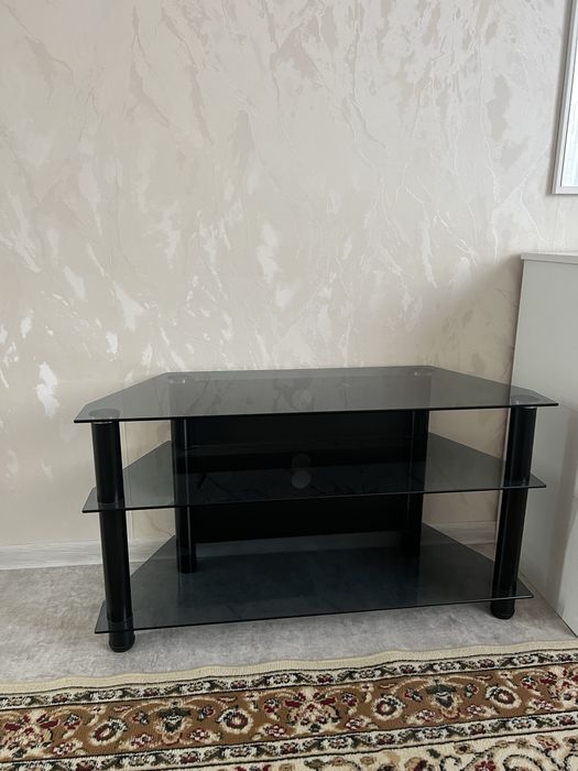 Тумба под ТВ в хорошем  состояний