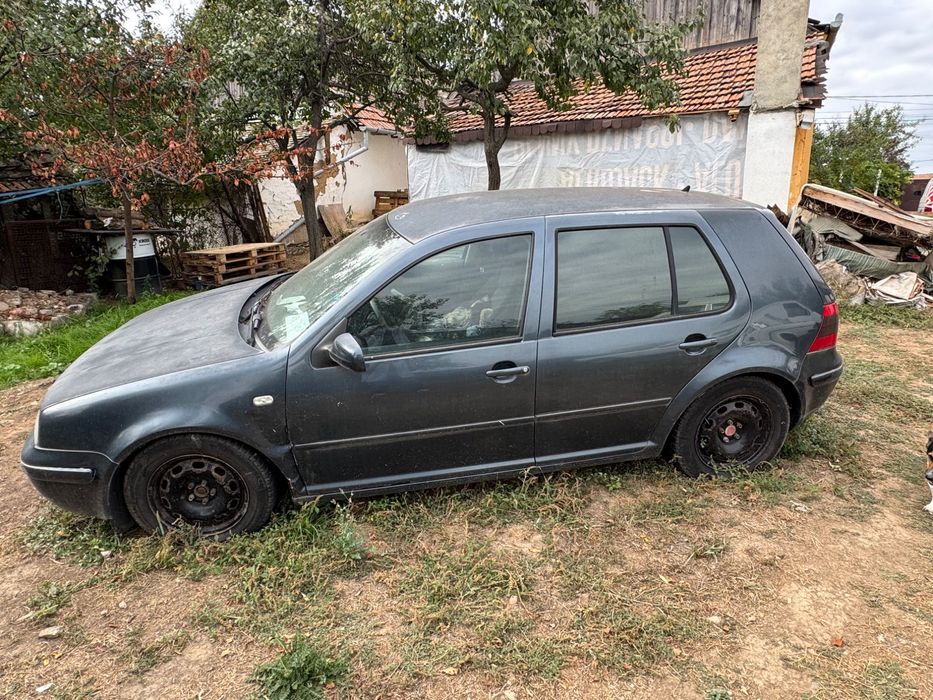 Vând golf 4, 1.6 benzină + gpl, nu pornește