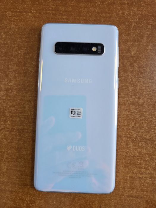 Telefon mobil Samsung Galaxy S10 cu huse si folii ecran