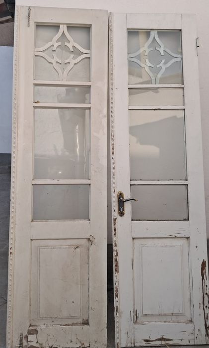 Двери продаю со стеклами