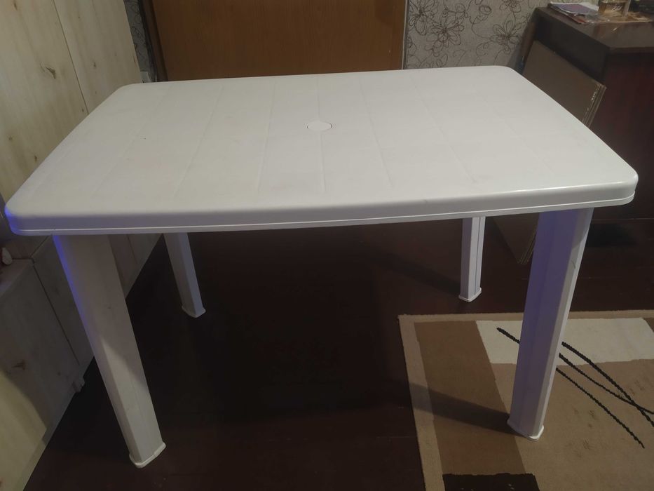 Пластмасова маса бяла