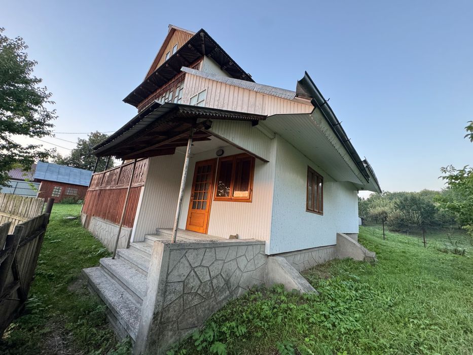 Casă cu etaj și teren 500 mp, Oglinzi– Neamț