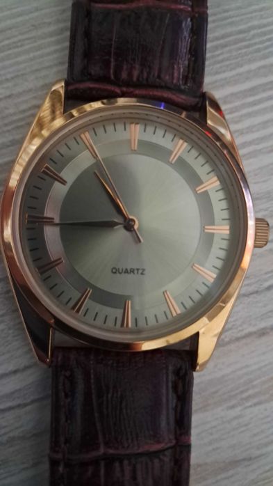 Часы оригинальные ручные на батарейках