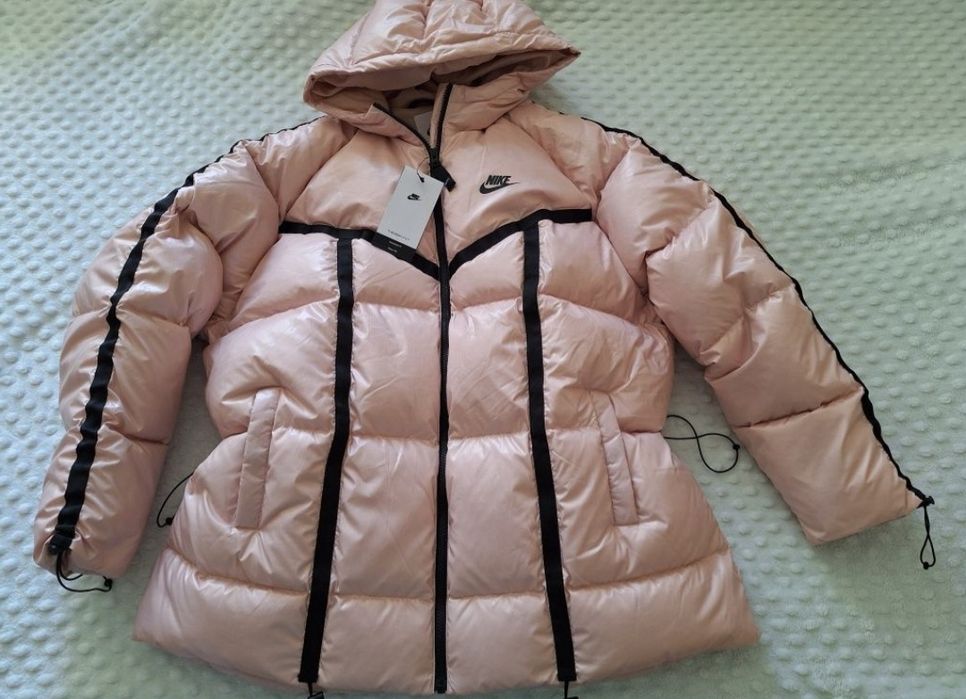 Nike оргинално пише ем размер но е хл