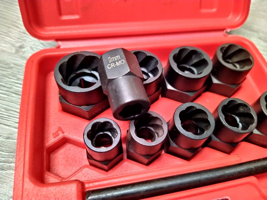 Set extractoare pentru suruburi rupte 10 elemente CR-MO