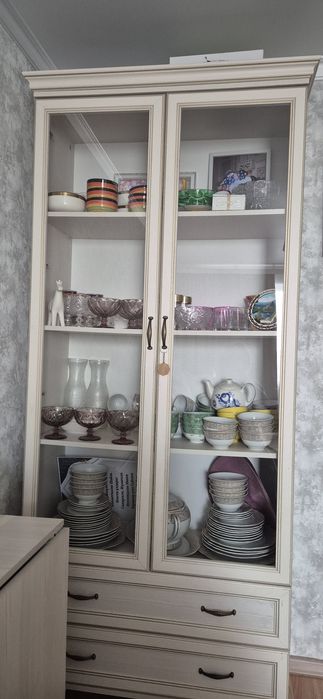 Витрина для посуды