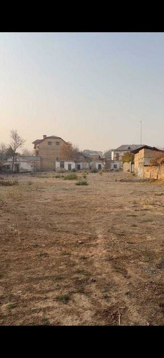 Коммерческий объект под реконструкцию 2898 м² 
Участок: 50 соток