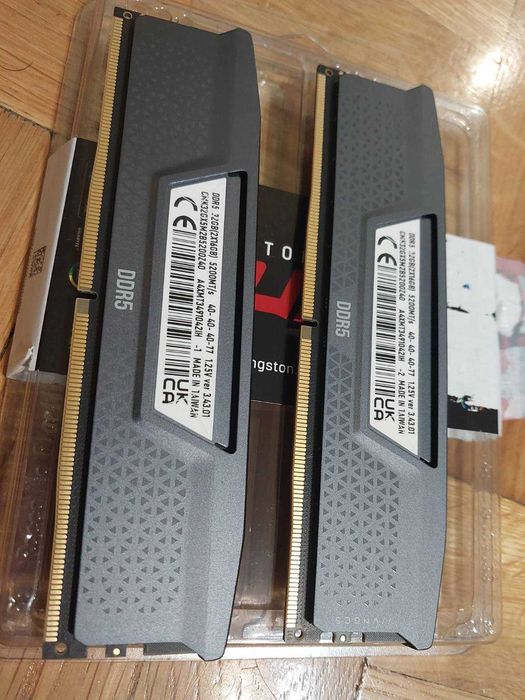 32GB 5200MTs CL40 Corsair Vengance,  AMD EXPO DDR5