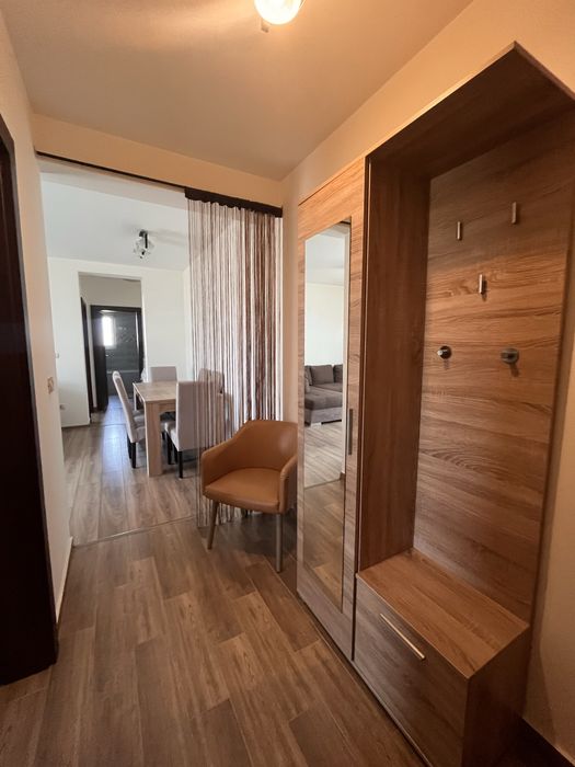 Vand apartament cu 2 camere cu curte in Giroc