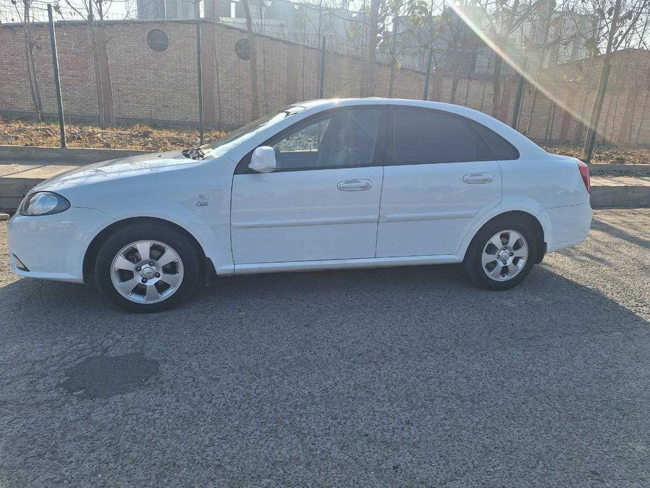 Продаётся или сдаётся Chevralet Gentra AT 3 позиция 2021 года