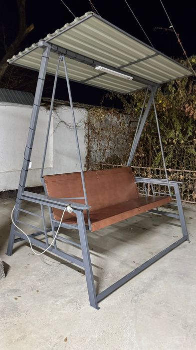 Хайтек стильде качеля сатылады