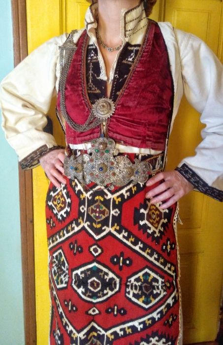 Автентична женска Македонска носия от Куманово