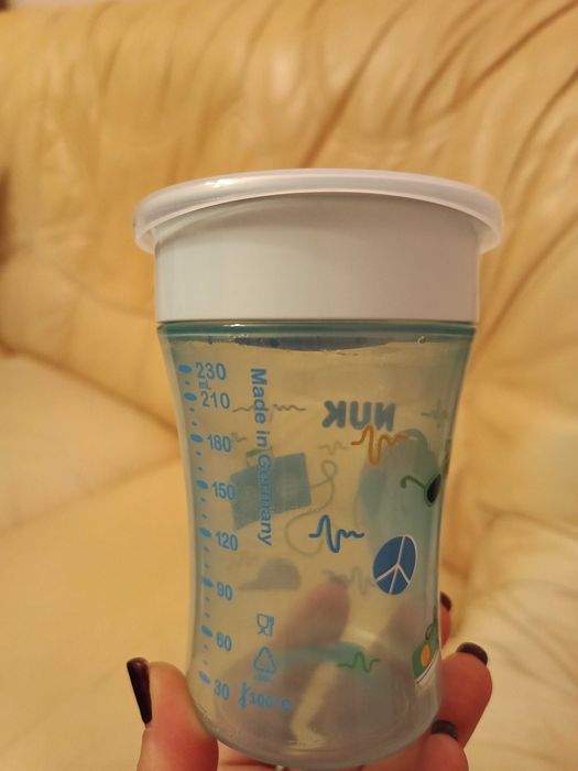 Ръчна помпа Авент +шишета+контейнерчета за храна.