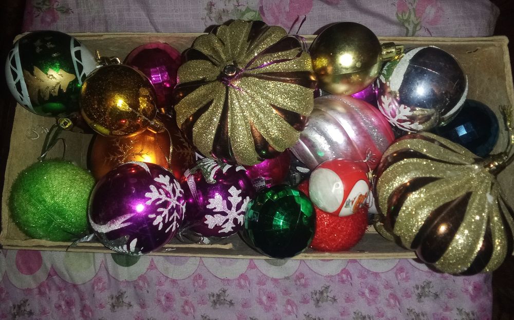 Новогодние ёлочные игрушки.