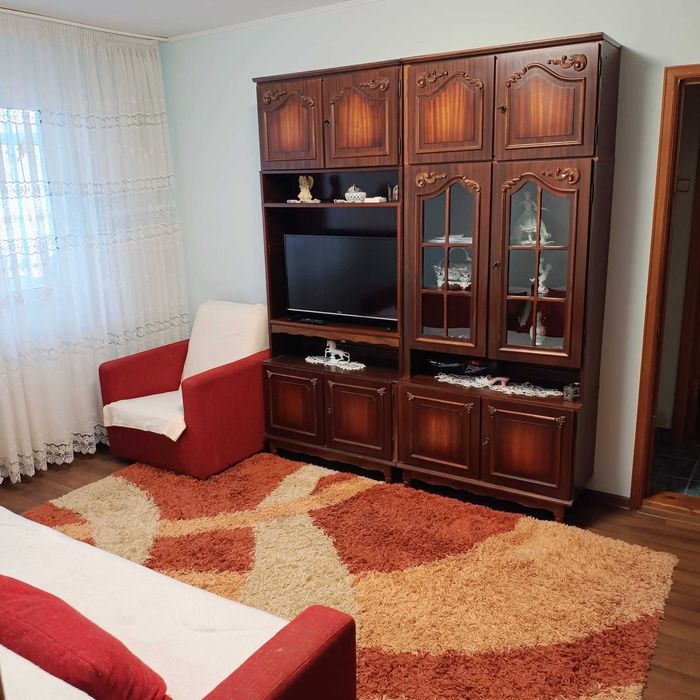 Inchiriez apartament 2 camere ,semidecomandat,ultracentral