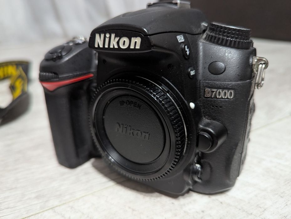 DSLR NIKON D800, D7000, Sigma 17-50 f2.8, Blitz-uri