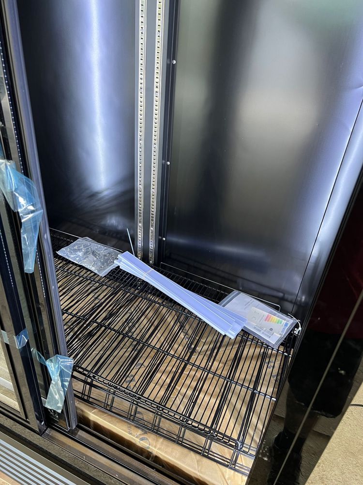 Vitrina frigorifica cu 2 usi racire cu ventilator