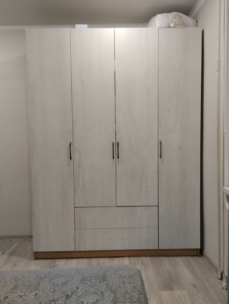 Продается шкаф для спальни срочно