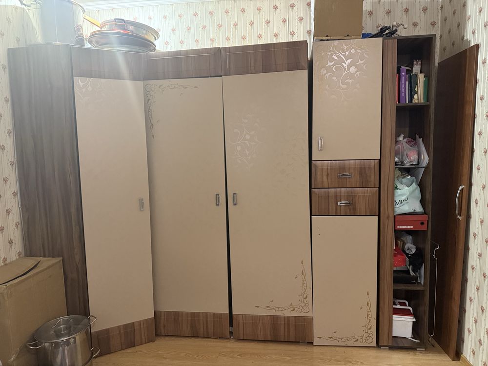 Продается шкаф с комплектом